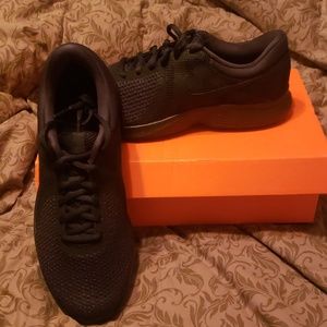 Nike women's revolution 4